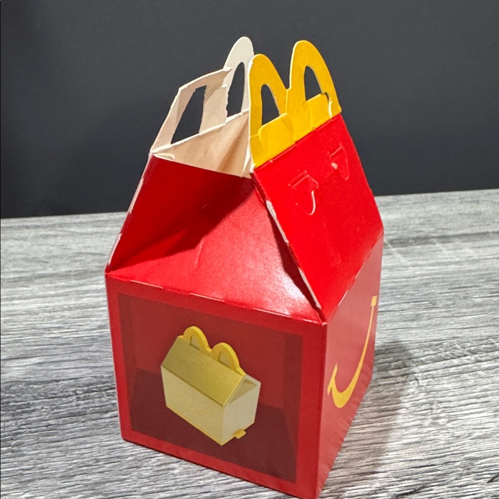 McDonald’s | Lil’ McDonalds: Golden Happy Meal (2025) - Happy Meal Toy - Picture 2 of 13